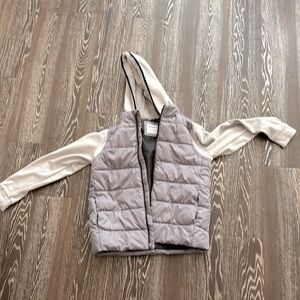 Like new BOYS size 10/12 jacket with hoodie and pockets very comfy barely used